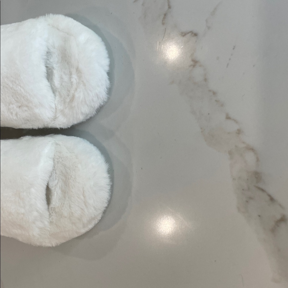 DKNY slippers - Picture 4 of 10